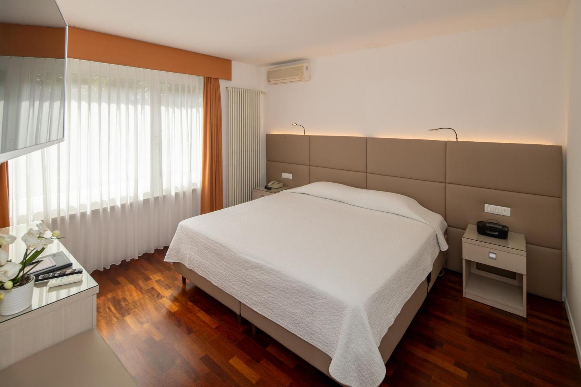 Hotel Campione 비소네 외부 사진